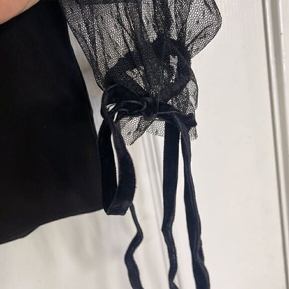 Amaryllis Black Lace Cold Shoulder Top size xs - Picture 3 of 6